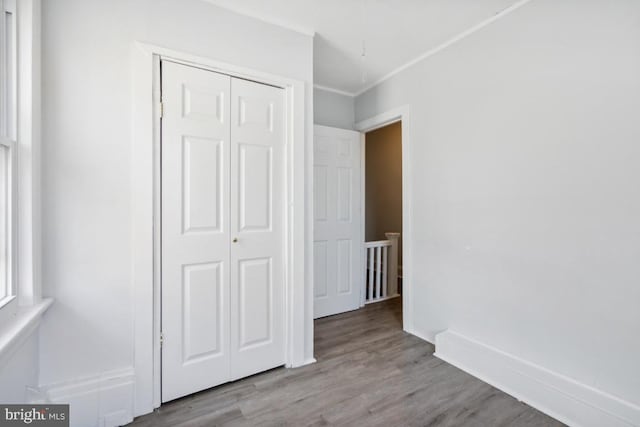 unfurnished bedroom featuring light wood-type flooring and a closet