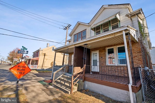 view of front of property featuring a porch