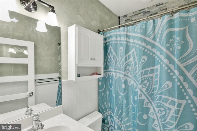 2880 Chestnut Hill Rd, Pottstown, PA 19465 - full bathroom with toilet, a shower with curtain, and vanity