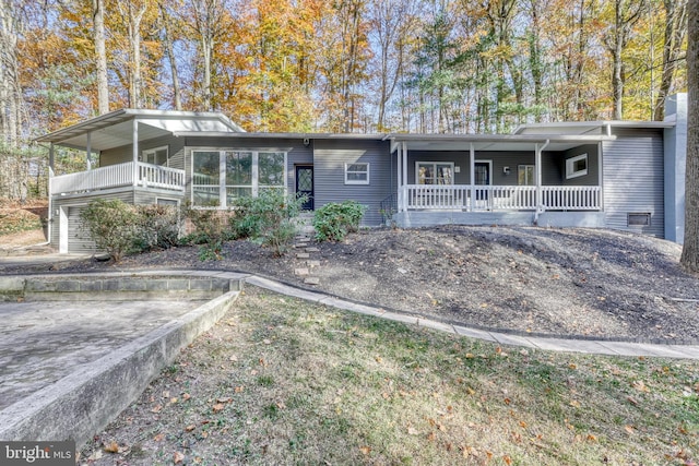 view of front of property featuring a porch