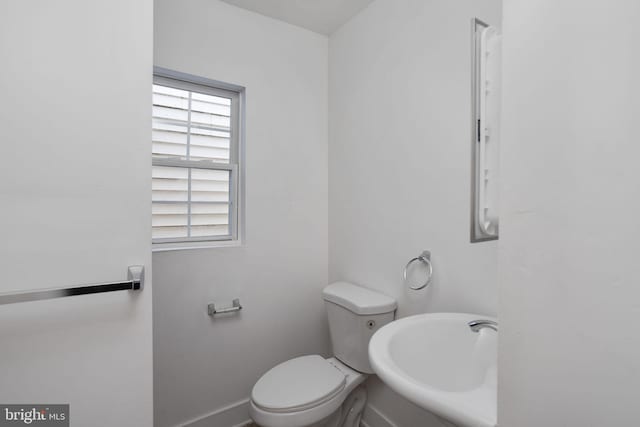 bathroom featuring toilet and sink