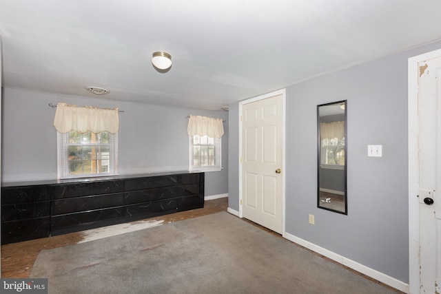 unfurnished room featuring carpet