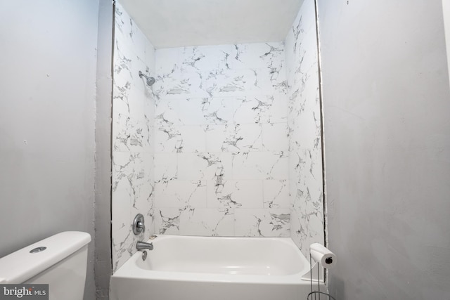 bathroom with toilet and tiled shower / bath combo