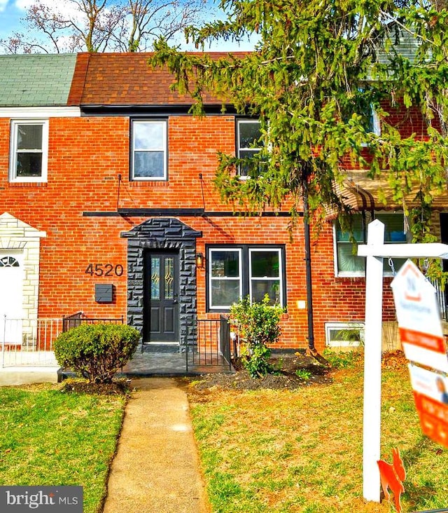 view of property featuring a front lawn