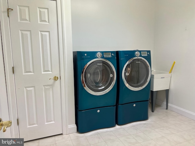 laundry area featuring washer and clothes dryer