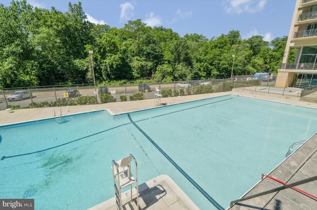 view of swimming pool