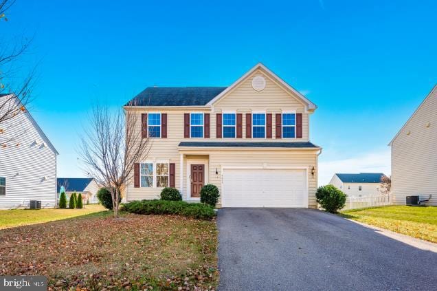 view of front of home featuring a front yard and a garage