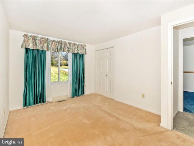 unfurnished room featuring carpet flooring