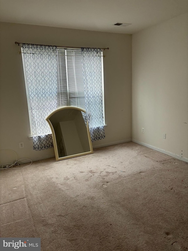unfurnished room with carpet floors