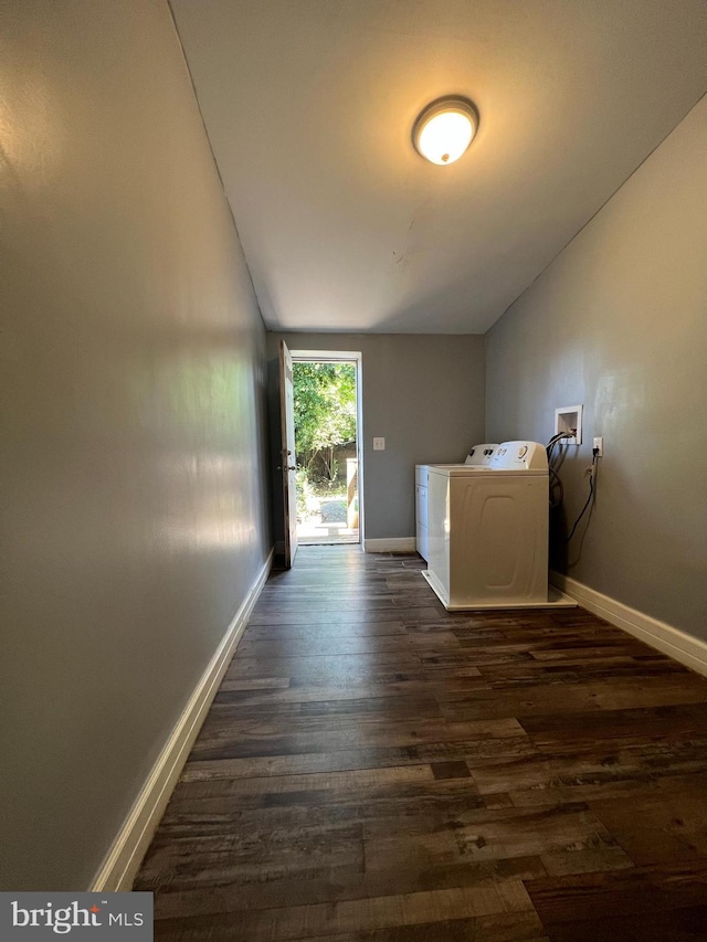 clothes washing area with dark wood-type flooring and independent washer and dryer