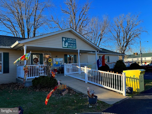 view of front facade with covered porch