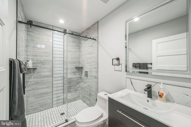 bathroom featuring an enclosed shower, vanity, toilet, and decorative backsplash