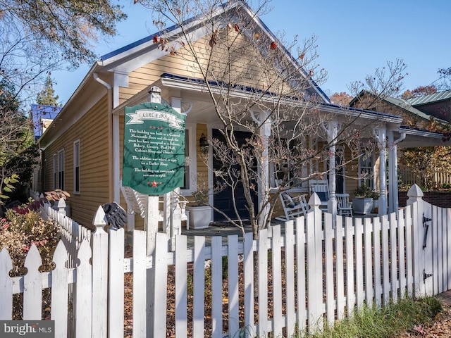 view of front facade featuring covered porch