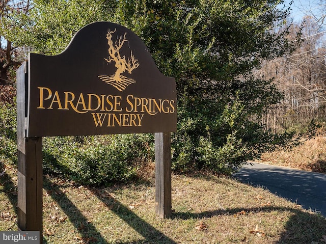 view of community / neighborhood sign