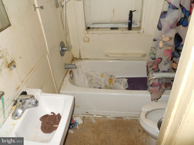 full bathroom with tile patterned flooring, sink, toilet, and shower / tub combo with curtain