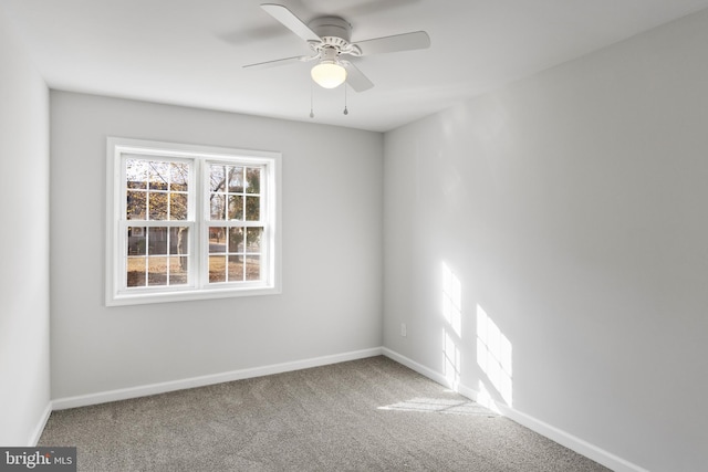 carpeted empty room featuring ceiling fan