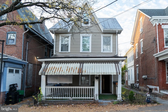 view of front facade with covered porch