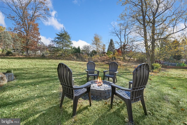 view of yard featuring a fire pit