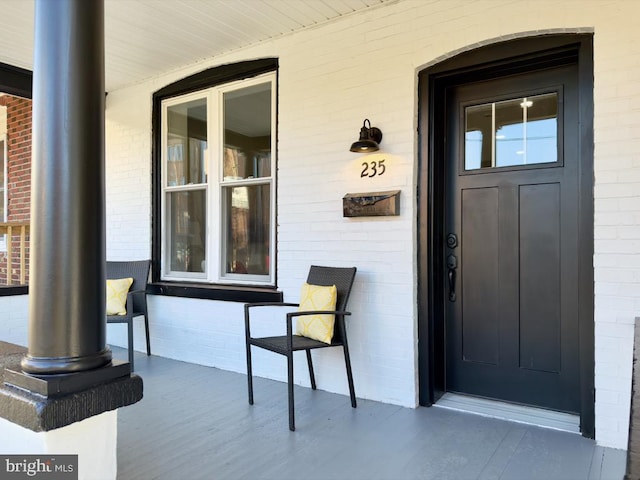 doorway to property with covered porch