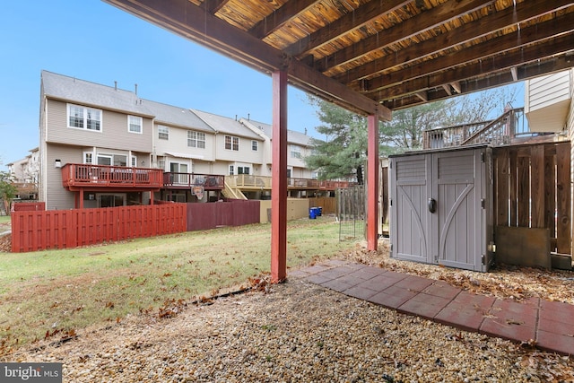 view of yard with a shed