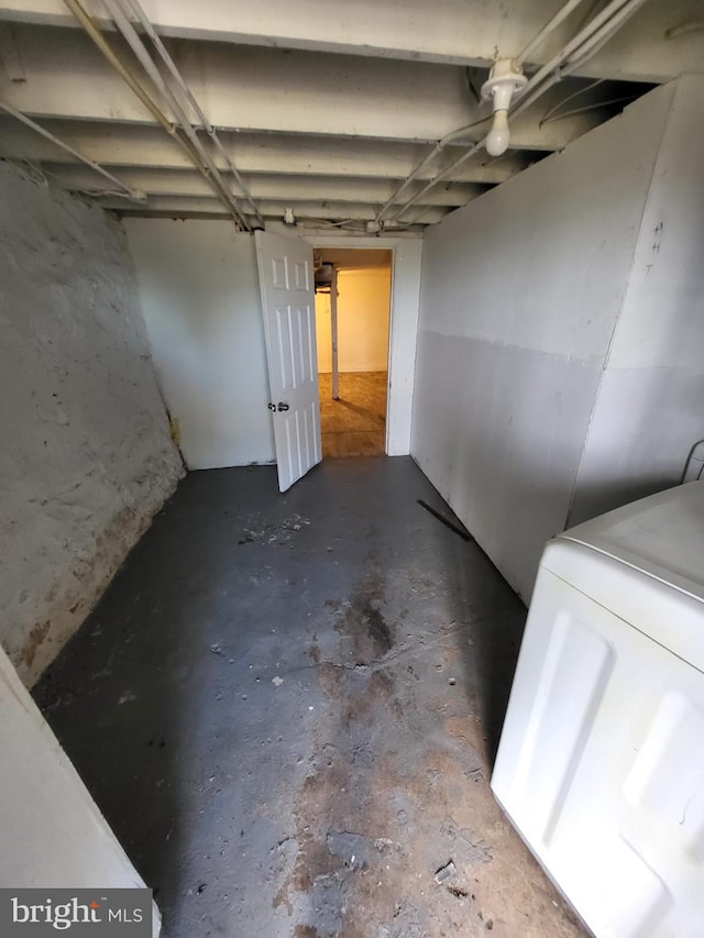 basement featuring washer / dryer