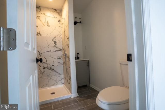 2614 Grogan Ave, Baltimore, MD 21213 - full bath with toilet, a marble finish shower, a sink, and wood tiled floors