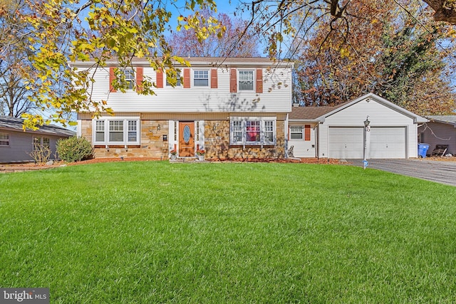 view of front of home featuring a front lawn and a garage