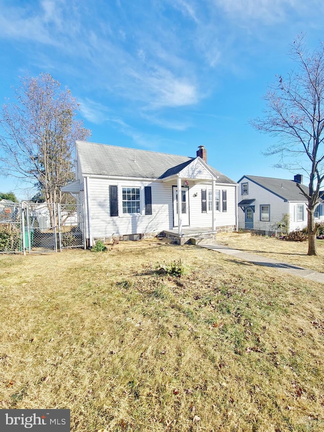 ranch-style house featuring a front yard