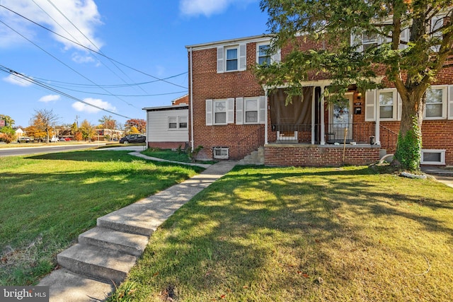 view of front of home featuring a front lawn