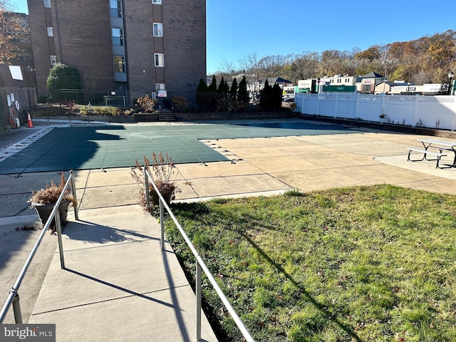 view of swimming pool