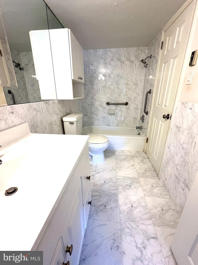 full bathroom with vanity, toilet, and tiled shower / bath