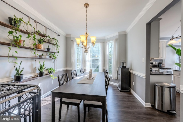 dining area featuring crown molding, dark hardwood / wood-style floors, and a notable chandelier