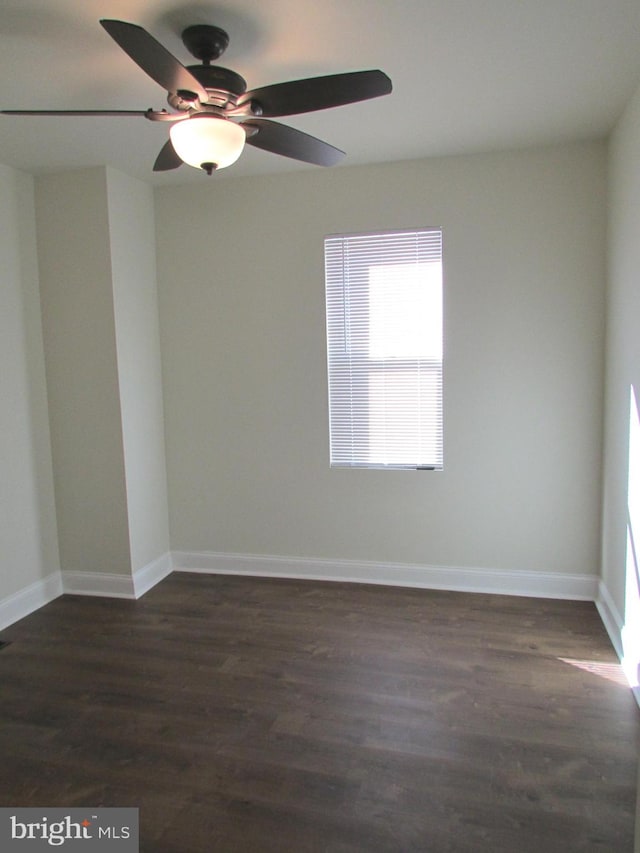 unfurnished room with dark wood-type flooring and ceiling fan