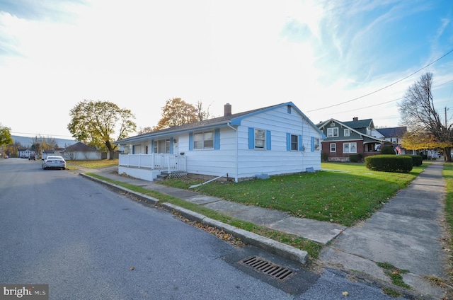 view of front of home with a front yard and covered porch