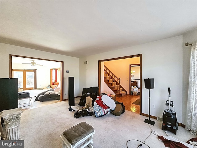 carpeted living room featuring ceiling fan