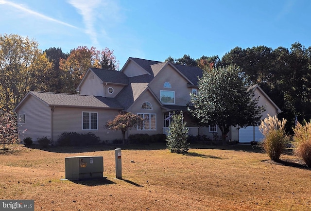 view of front of home featuring a front lawn