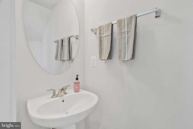 bathroom featuring sink