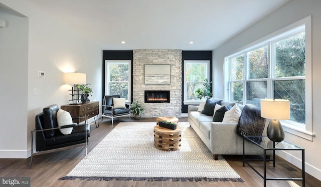living room with plenty of natural light, baseboards, wood finished floors, and recessed lighting