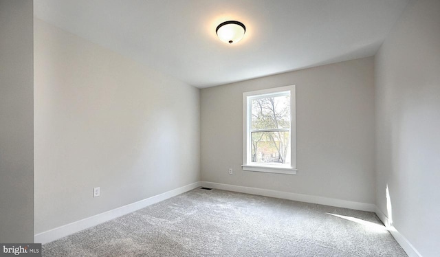 unfurnished room featuring carpet floors