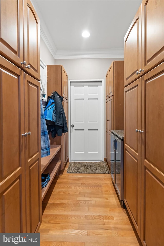 mudroom featuring light wood-style flooring, crown molding, and recessed lighting