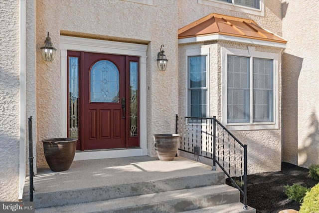 view of exterior entry featuring stucco siding