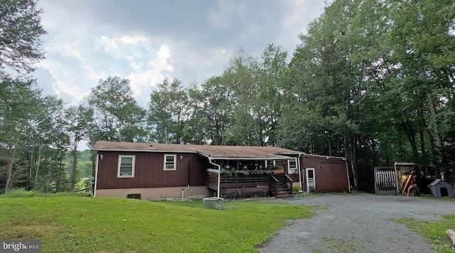 view of front of property featuring a front yard and a deck