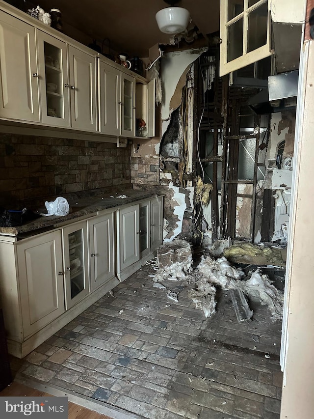 kitchen featuring decorative backsplash