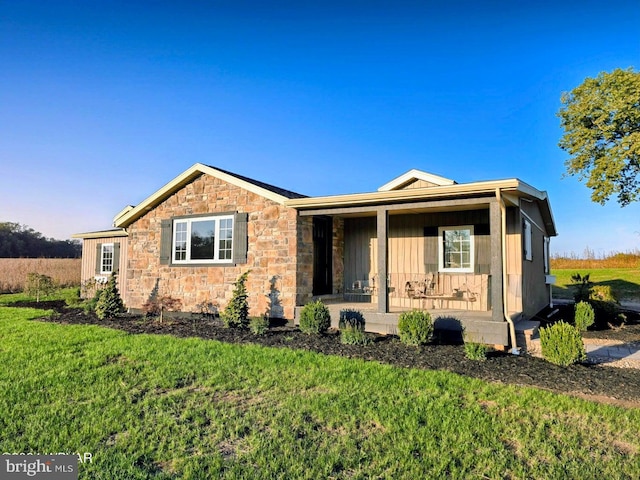 view of front facade with a front yard and covered porch