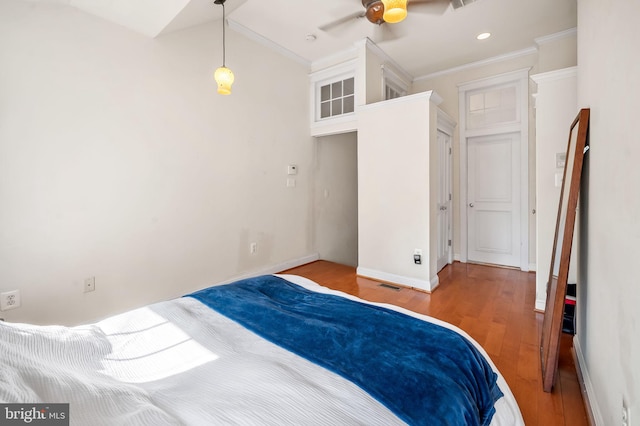 bedroom featuring ornamental molding, hardwood / wood-style floors, and ceiling fan