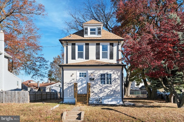 view of front of house featuring a front lawn