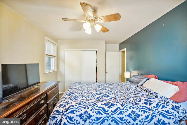 bedroom with ceiling fan and a closet