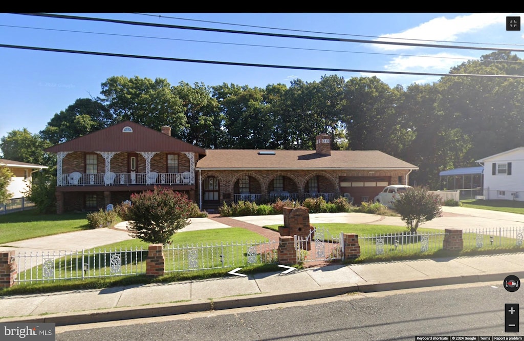 view of front facade featuring a garage and a front lawn