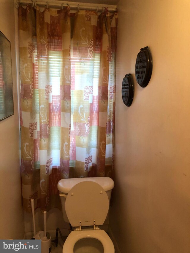 bathroom featuring toilet