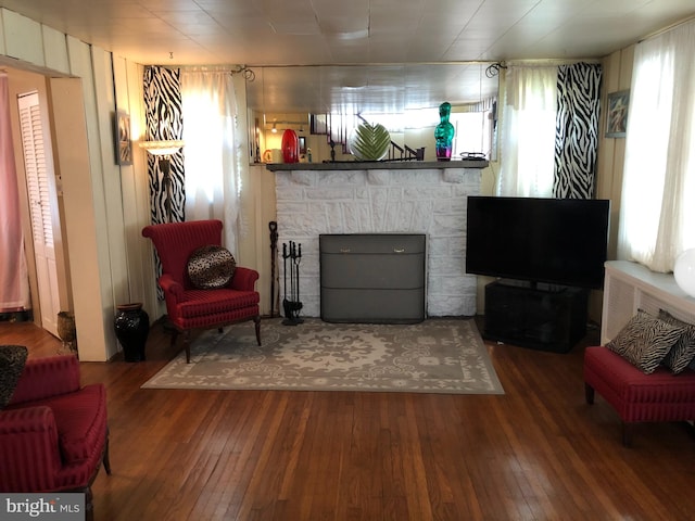 living area featuring hardwood / wood-style flooring